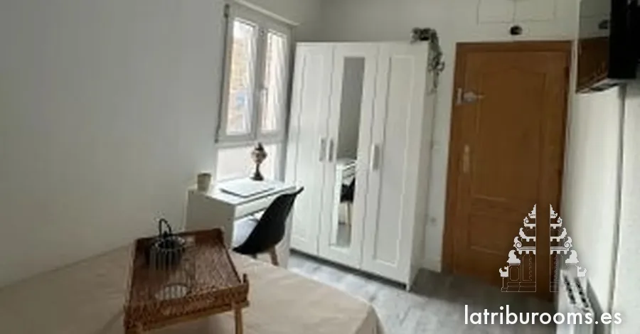 Individual con Smart TV y terraza en el piso