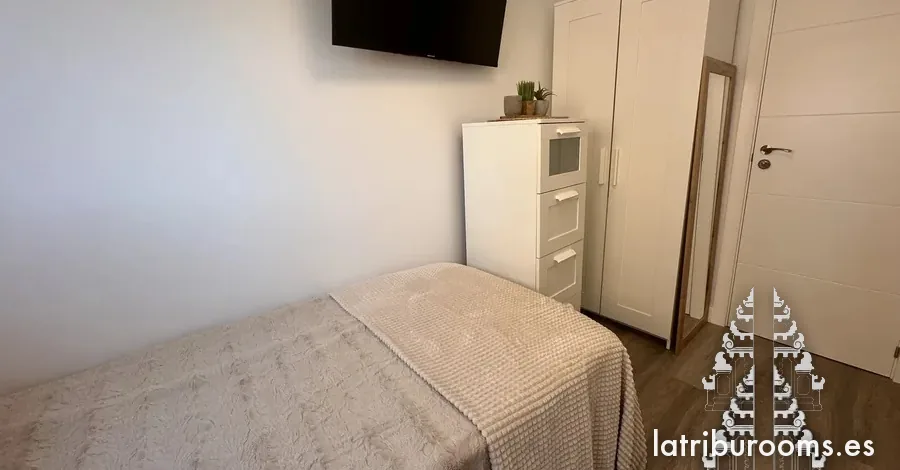 Individual en piso reformado, con aire acondicionado